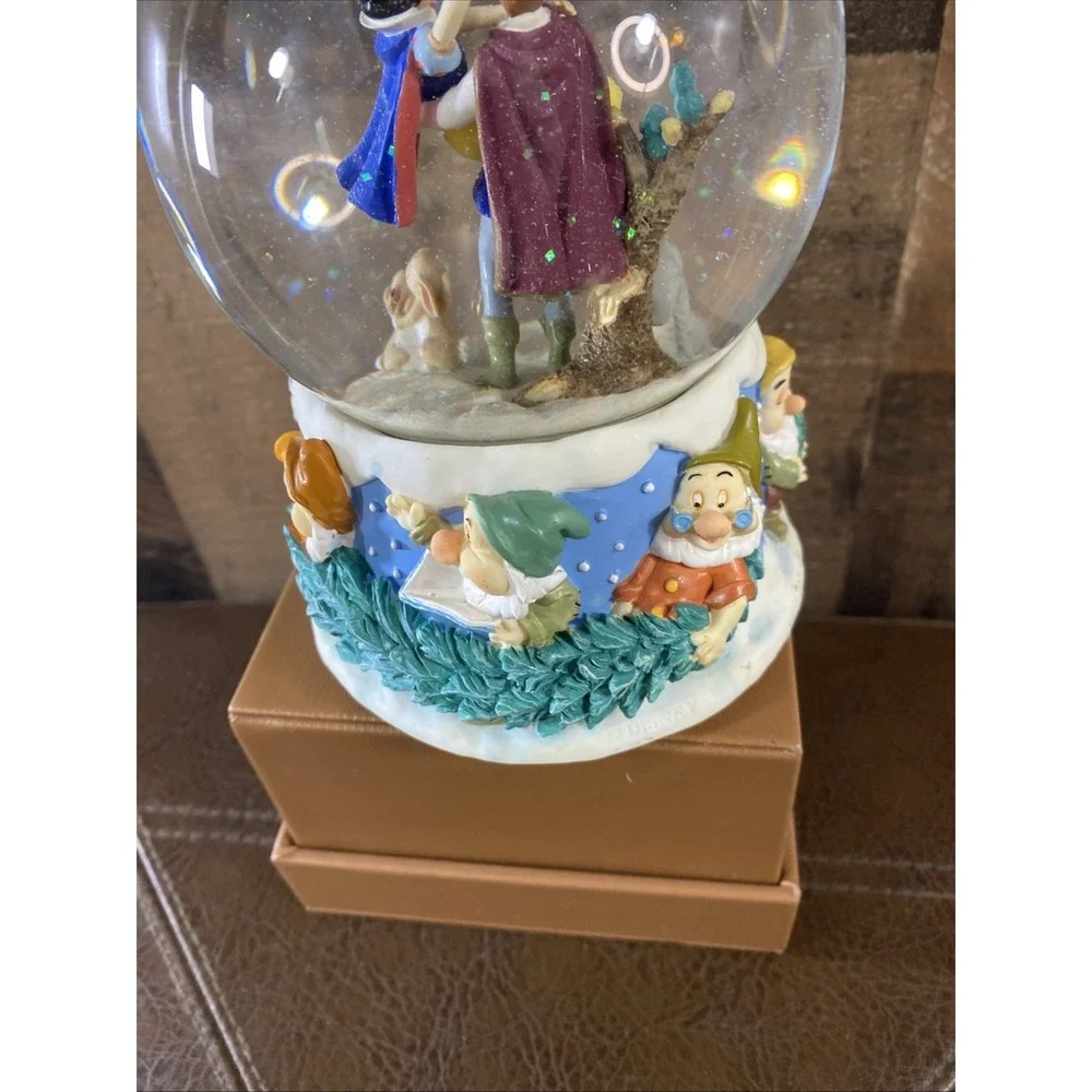 DISNEY PRINCESS SNOW WHITE MUSICAL Globe 